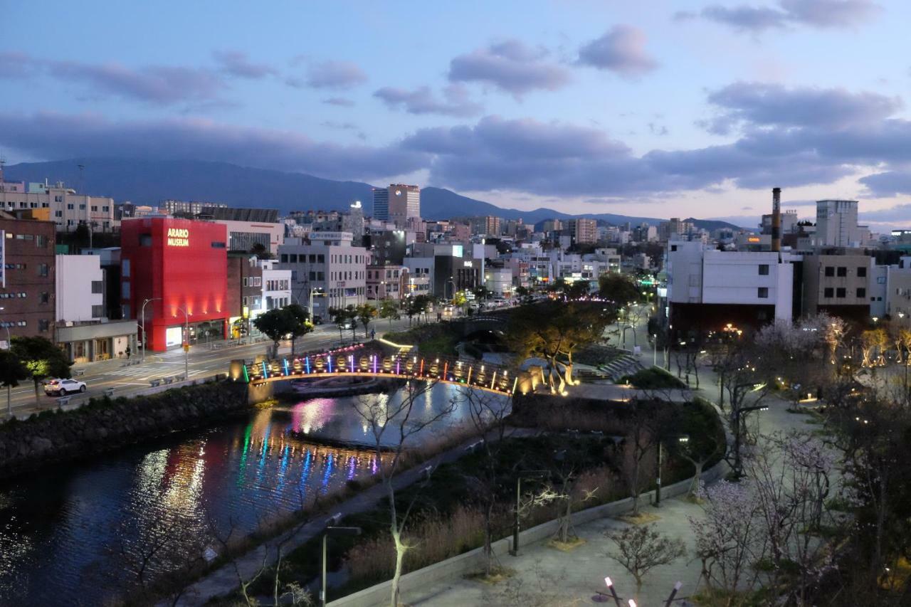 Bed Radio Dongmoon Hotel Jeju Exterior photo